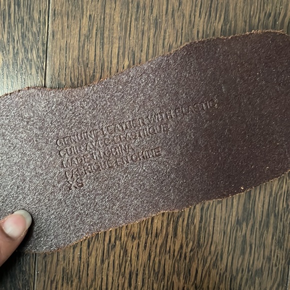 Anthropologie genuine leather belt with leaf detailing - Picture 4 of 7